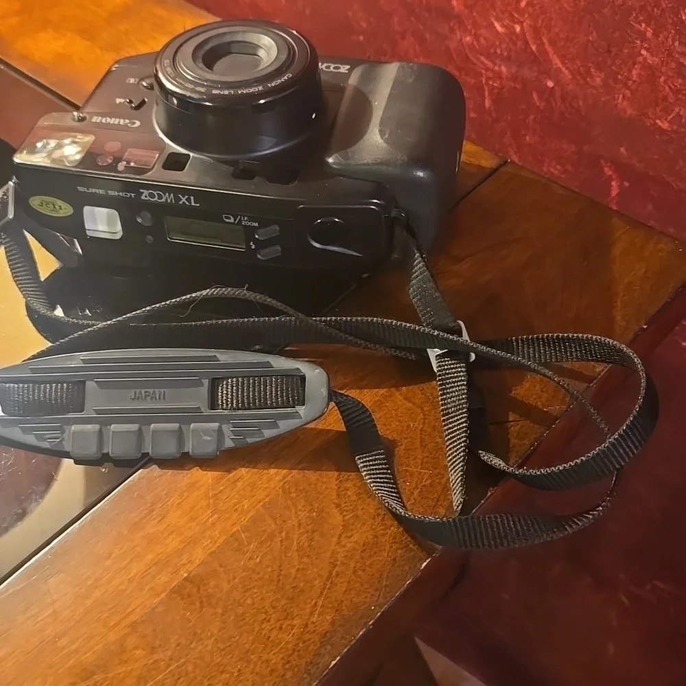 Canon Autoboy Zoom Super Point & Shoot 35mm Film Camera w/Case - Not Tested